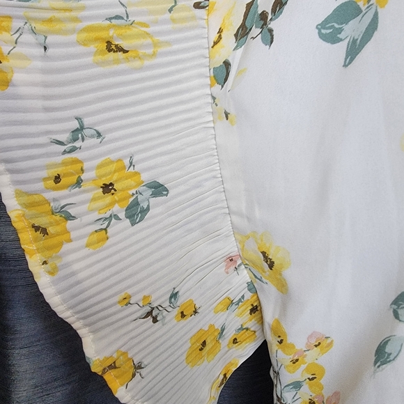 "Lily White" Blouse - Picture 4 of 6